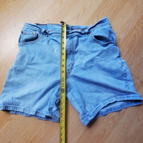 Levi's Woman's Denim Jean Shorts Size 14 - Picture 5 of 6